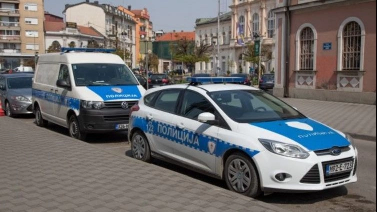 Policija u Bijeljini uhitila tri osobe: Zaplijenjena droga, pištolj i novac